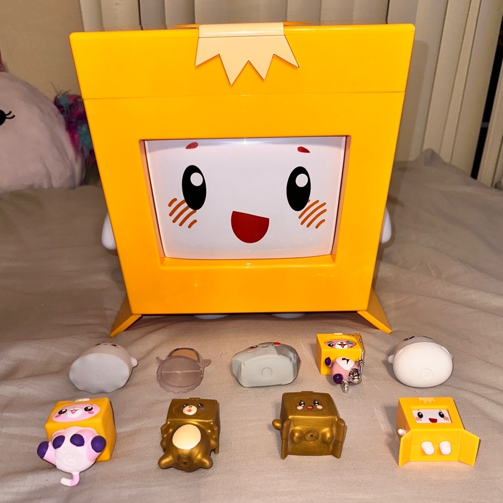 LankyBox Huge Boxy Storage Box + 9 Squishy & Hard Toys Toy Glow Series 3 RARE